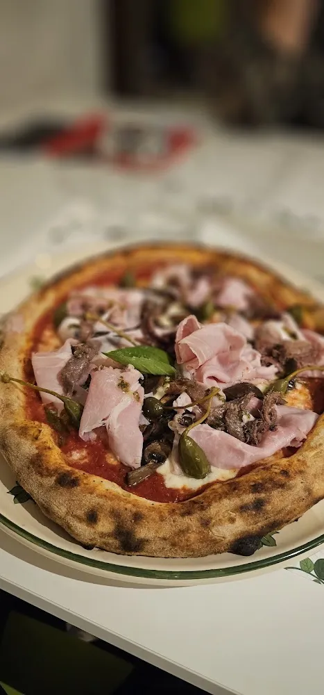 Pizza Prosciutto Funghi Supplement Câpres Et Anchois